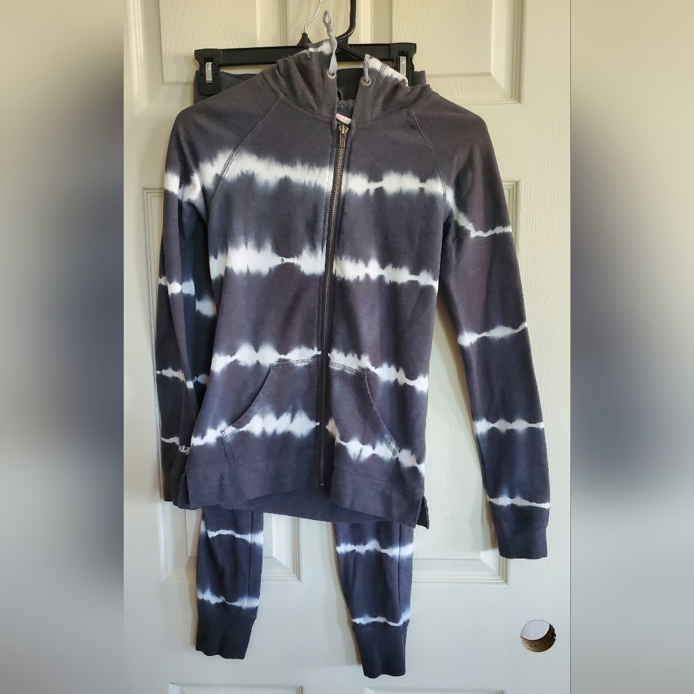 Make + Model As Set - image 1